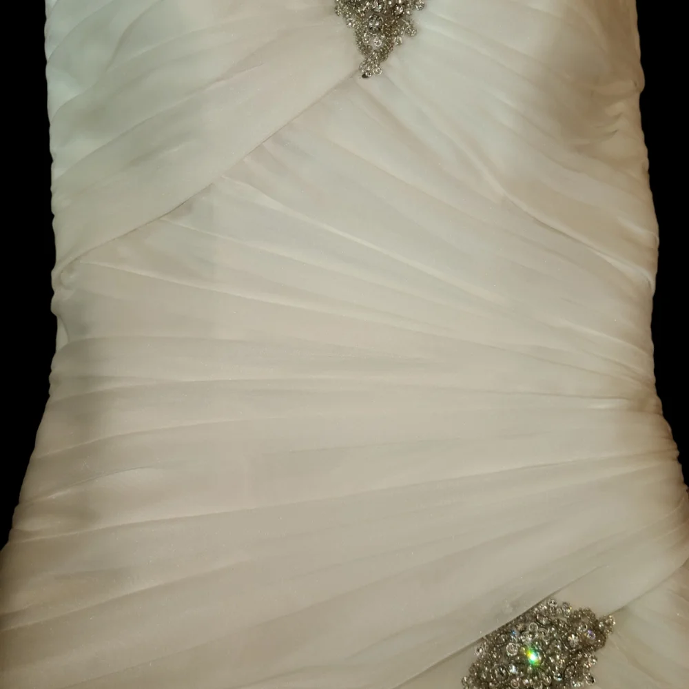 New w/ Tags, Essense of Australia Classic, Romantic Wedding Gown- Bridal, Size 0 - Picture 13 of 16